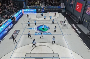 Çayırova’da kadınlar voleybol dostluk maçında buluştu 