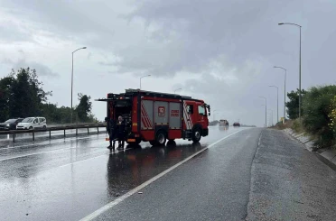 Çekmeköy’de bariyerlere çarpan ambulans devrildi: 1 yaralı 