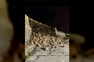 Çermik’te istinat duvarı çöktü 