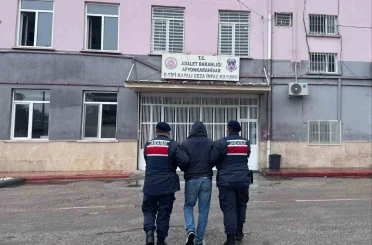 Çeşitli suçlardan 14 yıl hapis cezasıyla aranan şahsı jandarma yakaladı 