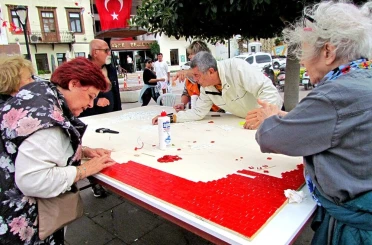 Çeşme’de Cumhuriyet Bayramı coşkusu mozaik atölyesiyle başladı 