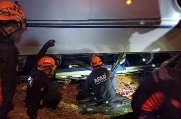 Ceza infaz kurumuna ait servis aracı devrildi: 16 yaralı 