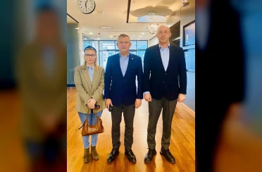CHP Genel Başkanı Özel Ortaklar çöp şişini es geçmedi 