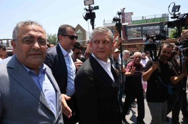 CHP Grup Başkanı Özel, Selahattin Demirtaş’ın selamını Diyarbakırlılara iletti 