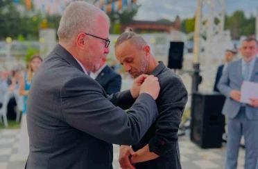 CHP Milletvekili Yaşar Tüzün’ün yeğeni ile eski danışmanı AK Parti’ye geçti 