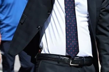 CHP’li belediye başkanı kutlamalara belinde silahla katıldı 