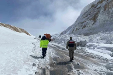 Çığ düşen Ahlat-Malazgirt yolu yeniden ulaşıma açıldı 