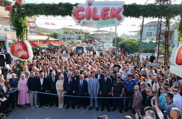Çilek tadında festival, milyonu aşkın misafir ağırladı 