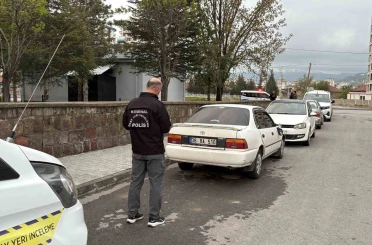 Cinayet şüphelilerinin kaçtıkları otomobil ikametlerinin yakınında bulundu 