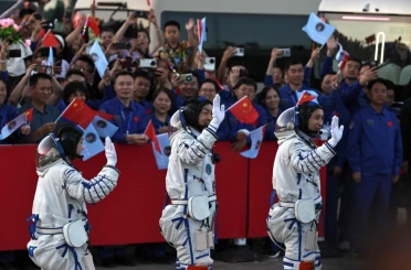 Çin’den uzaya gönderdiği bir astronotuna ilk kez 1 yıllık görev süresi 