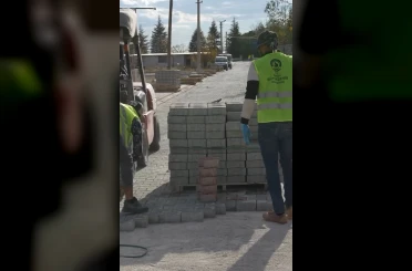 Çivril Belediyesi uzun yıllardır yapılmayan Kızılcasöğüt Mahallesi üst yapı çalışmalarına başladı 