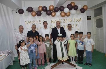 Cizre’de 5 yaşındaki çocuk 22 sureyi dinleyerek ezberledi 