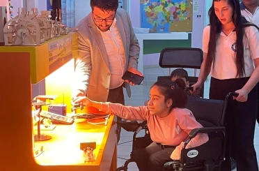 Cizre’de engelli öğrencilerin evdeki eğitimi, bilim ve sevgiyle sokağa taşındı 