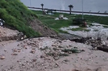 Cizre’de heyelan yolu kapattı, çok sayıda araç ve vatandaş mahsur kaldı 