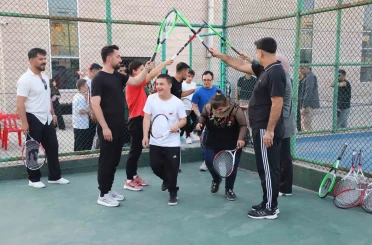 Cizre’de özel çocuklar için tenis şöleni 