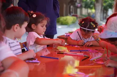 Çocuklar yaz çocuk atölyelerinde hem eğleniyor hem öğreniyor
