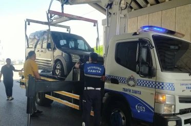 Çocuklarının tedavisine giden aileye zabıtadan yardım eli 