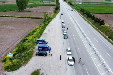 Çorum’da jandarma ekiplerinin bayram tedbirleri sürüyor 