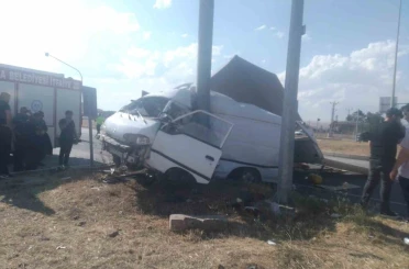 Çorum’da minibüs ile kamyonet çarpıştı: 5 yaralı 