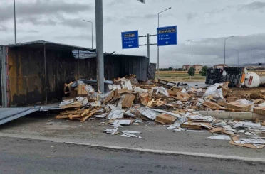 Çorum’da tır ile tankerin çarpıştı:2 yaralı 