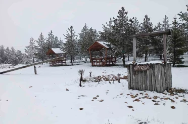 Çorum’un yüksek kesimleri beyaza büründü 