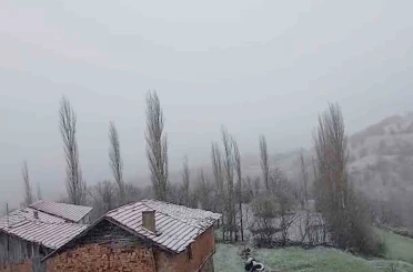 Çorum’un yüksek kesimlerinde kar yağışı etkili oluyor 