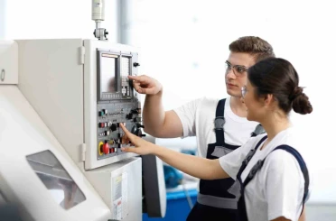 Coşkunöz Eğitim Vakfı, İmalat Teknolojileri Teknik Eğitim Programı ile gençleri geleceğin üretim teknolojilerine hazırlıyor