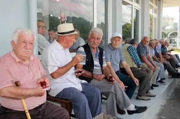Cuma günleri bayram havasında geçiyor: Cami cemaati 3 kat arttı
