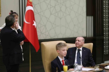 Cumhurbaşkanı Erdoğan, 23 Nisan’da koltuğunu Civan Boran’a devretti 