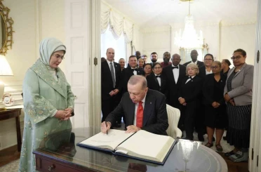 Cumhurbaşkanı Erdoğan, Blair House çalışanlarıyla hatıra fotoğrafı çektirdi 
