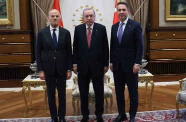 Cumhurbaşkanı Erdoğan, İtalya Milli Hidrokarbon Ajansı Başkanı Descalzi’yi kabul etti 