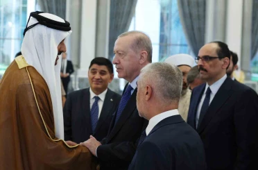 Cumhurbaşkanı Erdoğan, Katar Emiri Al Thani ile bir araya geldi 