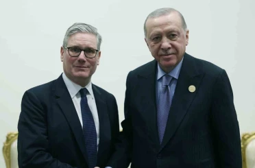 Cumhurbaşkanı Erdoğan, Mısır’da İngiltere Başbakanı Starmer ile görüştü 