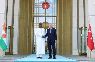 Cumhurbaşkanı Erdoğan, Nijer Cumhurbaşkanı Tchiani’yi törenle karşıladı 