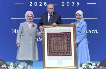 Cumhurbaşkanı Erdoğan’a takdim edilen ’Pazırık halısı’ 360 bin ilmekle işlendi 