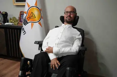 Cumhurbaşkanı Erdoğan’ın otobüsü durdurup yanına gittiği engelli genç konuştu: "Unutamayacağım bir andı"
