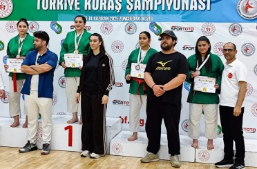 Cumhuriyet Anadolu Lisesi öğrencilerinden tarihi başarı 