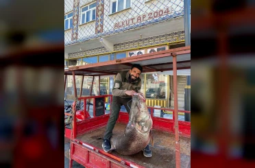 Çüngüş’te 100 kiloluk turna balığı yakalandı 