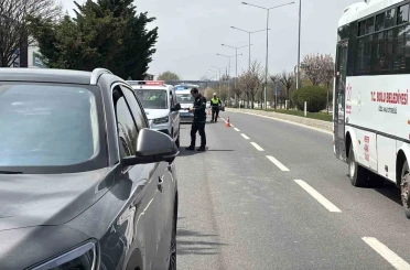 D-100’de karşıya geçmek isterken cipin çarptığı yaşlı adam ağır yaralandı 