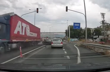 D-650’de yürekleri ağza getiren kaza kamerada 