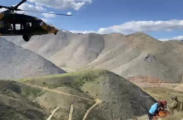 Dağda helikopter destekli kurtarma operasyonu 