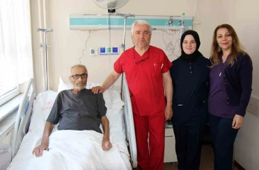 Dalağı normal boyuttan 40 kat büyük olan hastan başarılı operasyonla sağlığına kavuştu 
