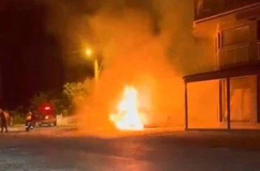 Dalaman’da park halindeki elektrikli araç alev alev yandı 