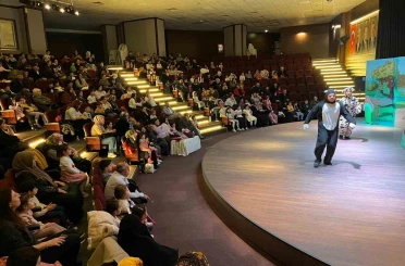 Darıca’da çocuklar hafta sonunu tiyatroyla değerlendiriyor 