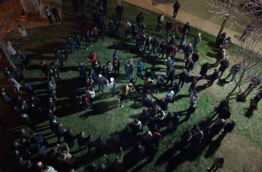 Davul ve klarnet eşliğinde geleneksel sahur halayı onlarca kişiyi buluşturdu 