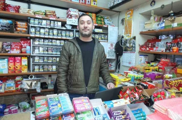 Dede mesleği Köy bakkalı hizmete devam ediyor 