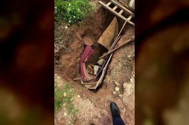 Definecilerin kazdığı çukura düşen büyükbaş hayvan operasyonla kurtarıldı 