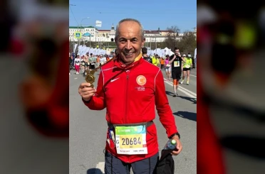 ‘Demir adam’ Kazan Maratonu’na performansıyla damga vurdu