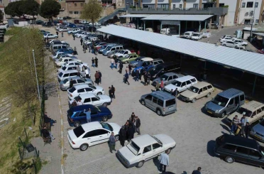 Demirci 2. El Oto Pazarı kapılarını açtı 