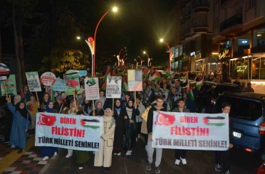 Demirci’de binlerce kişi Filistin’e destek için yürüdü 